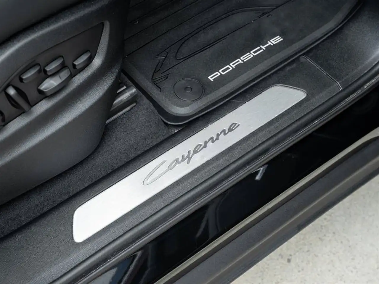 Porsche Cayenne - Image 37