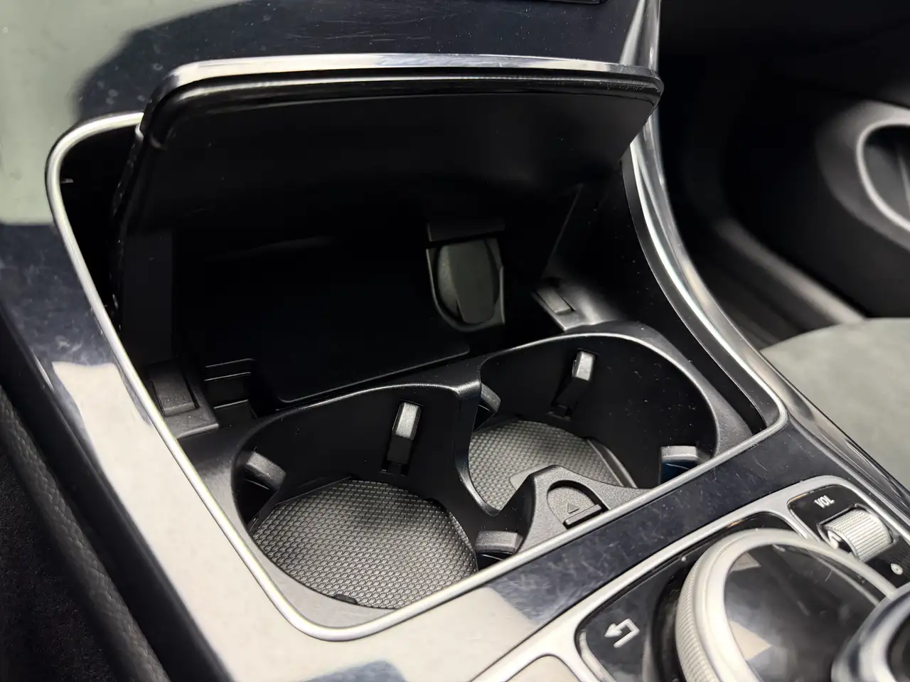 Mercedes-Benz C-Class - Image 23