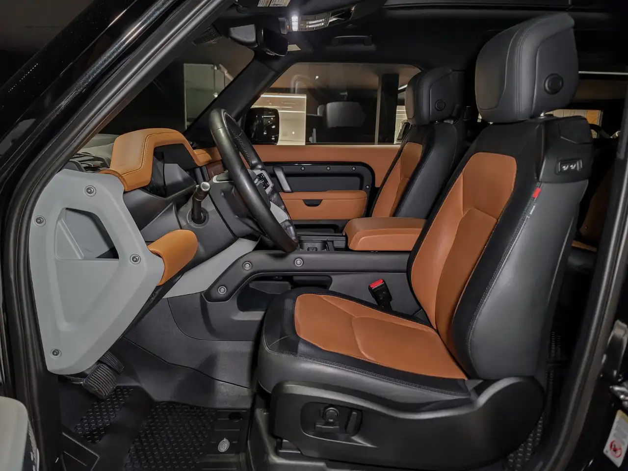 Land Rover Defender - Image 11