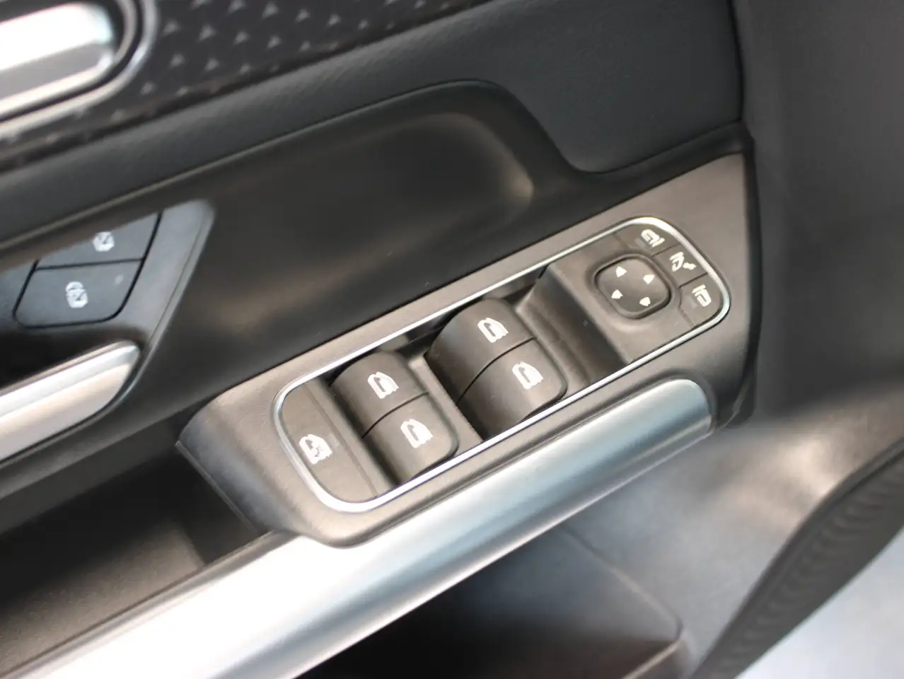 Mercedes-Benz GLA - Image 15