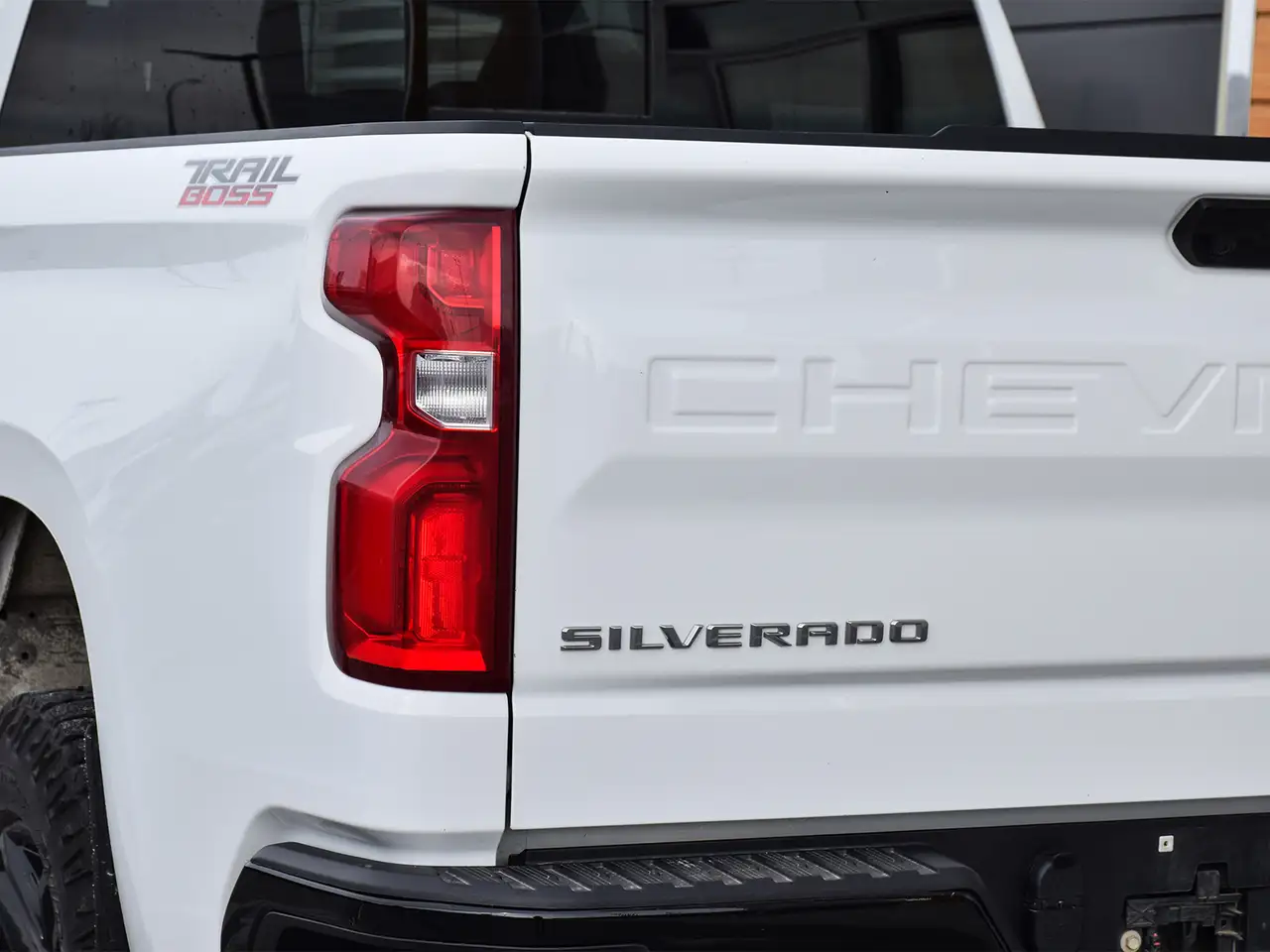 Chevrolet Silverado 1500 - Image 8