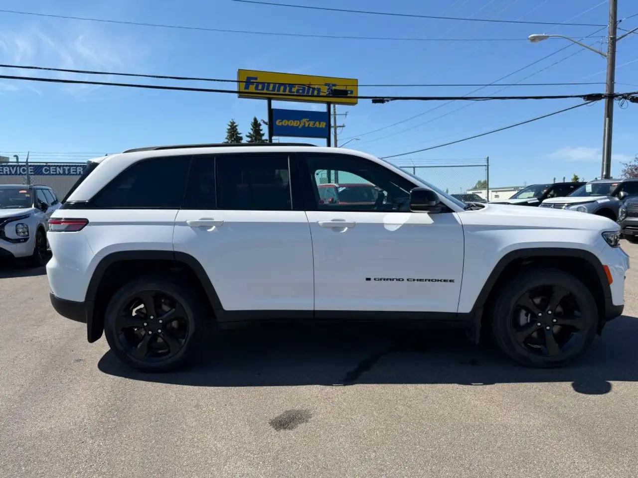 Jeep Grand Cherokee - Image 24