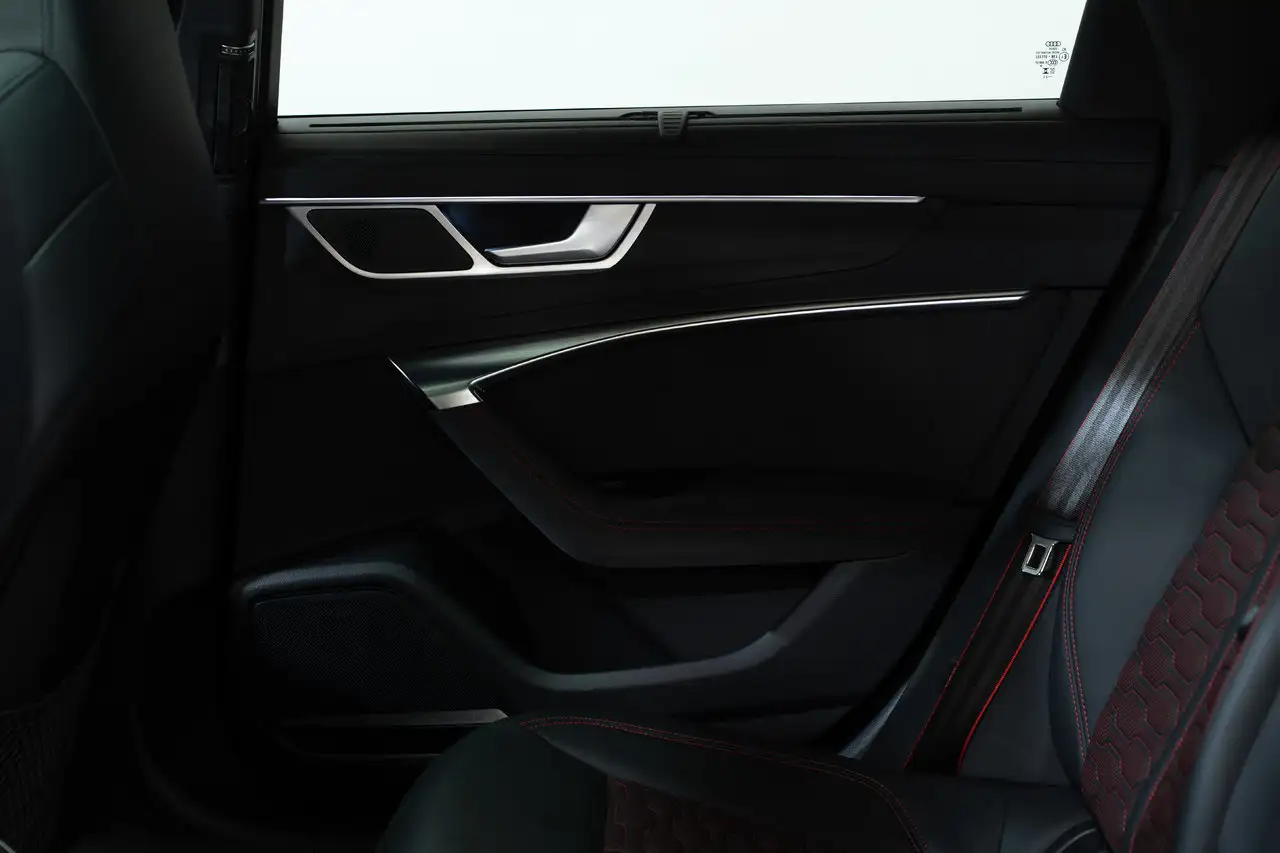 Audi RS6 - Image 25