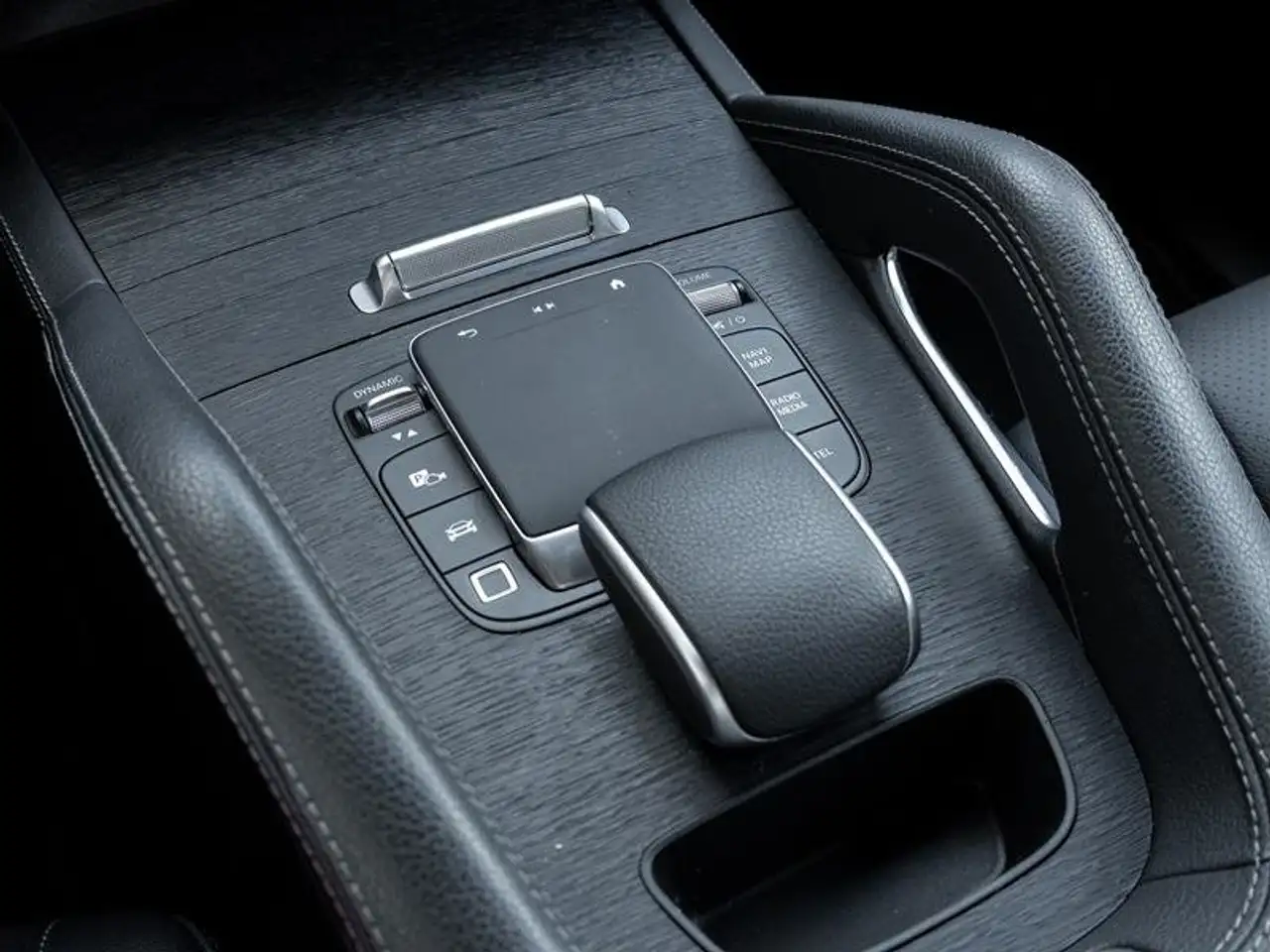 Mercedes-Benz GLE - Image 21