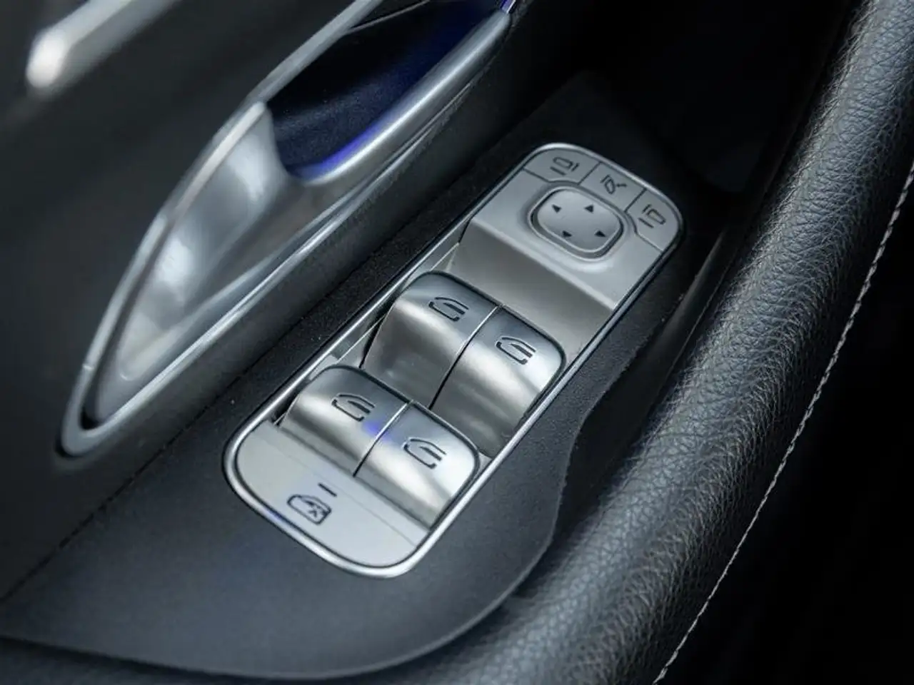 Mercedes-Benz GLE - Image 17