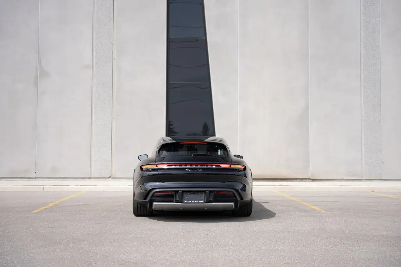 Porsche Taycan - Image 5