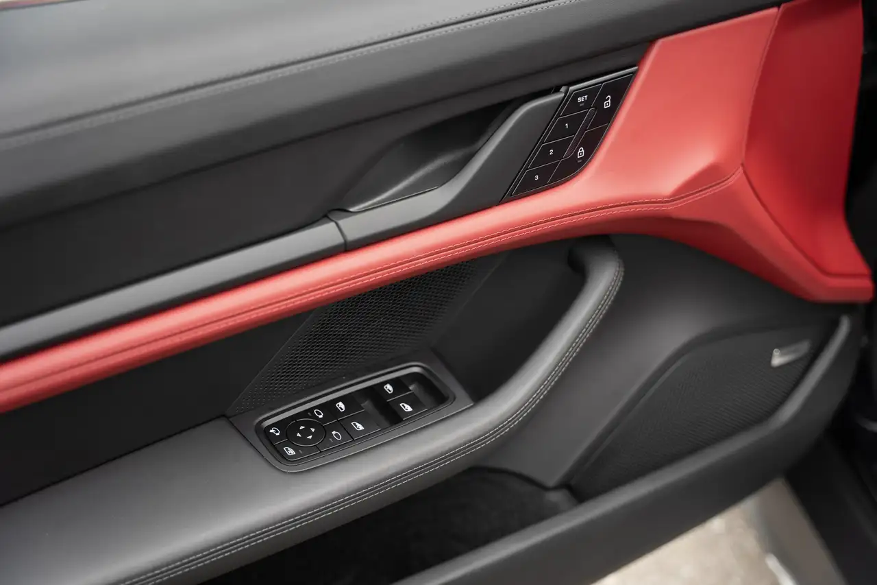 Porsche Taycan - Image 23
