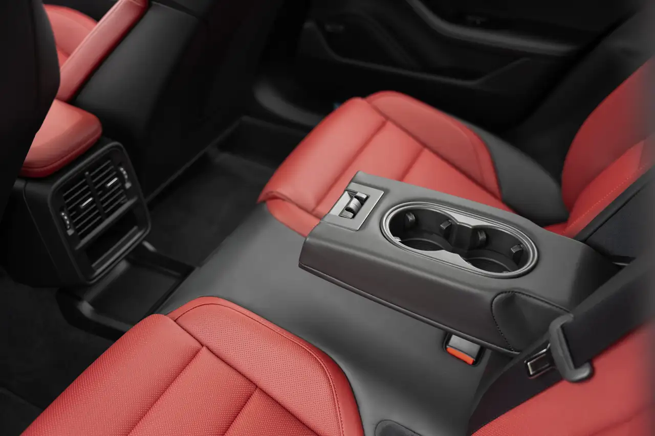 Porsche Taycan - Image 40