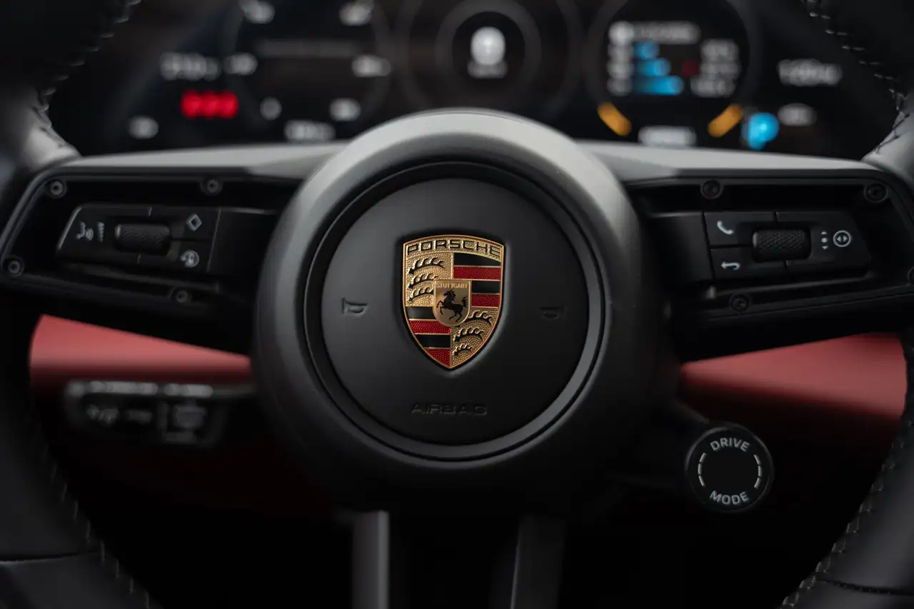Porsche Taycan - Image 19