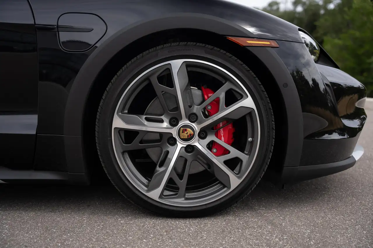 Porsche Taycan - Image 14