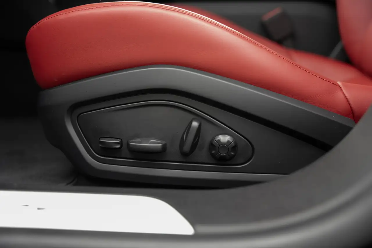 Porsche Taycan - Image 41