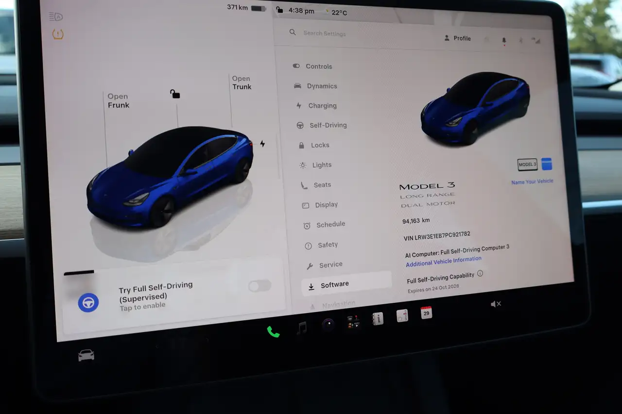 Tesla Model 3 - Image 18