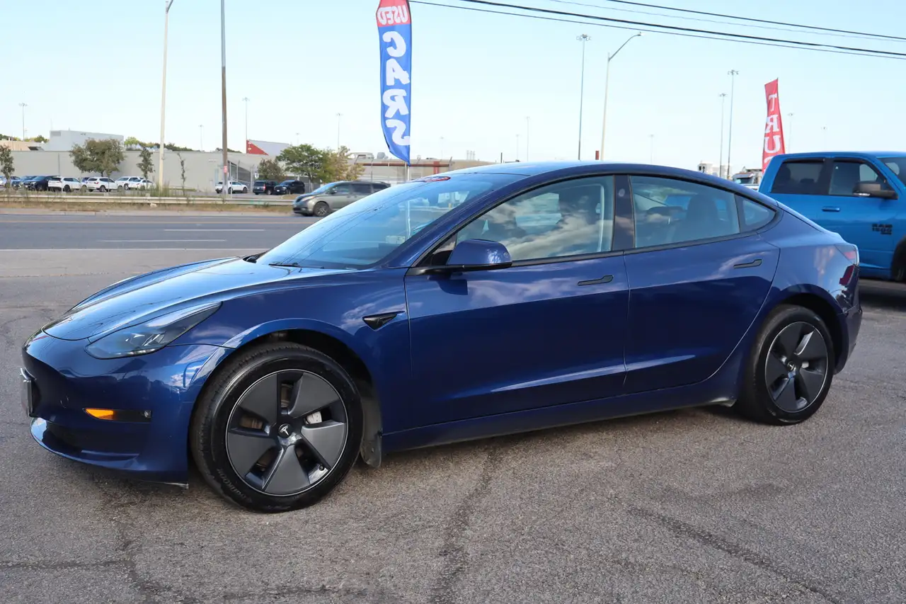 Tesla Model 3 - Image 3