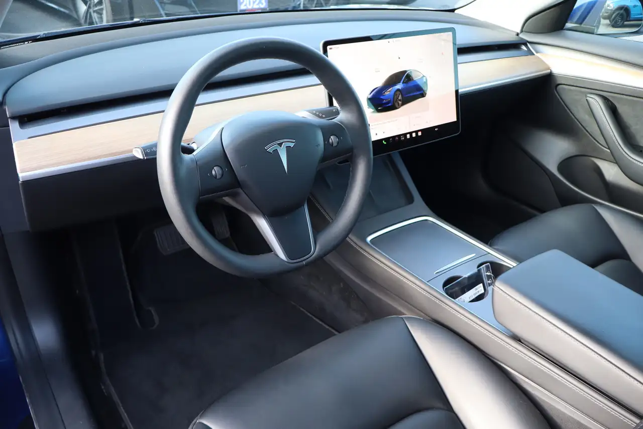 Tesla Model 3 - Image 9