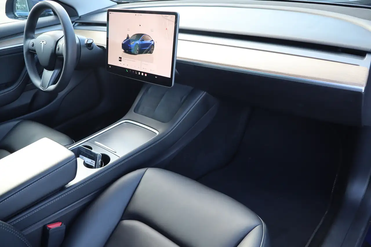 Tesla Model 3 - Image 11