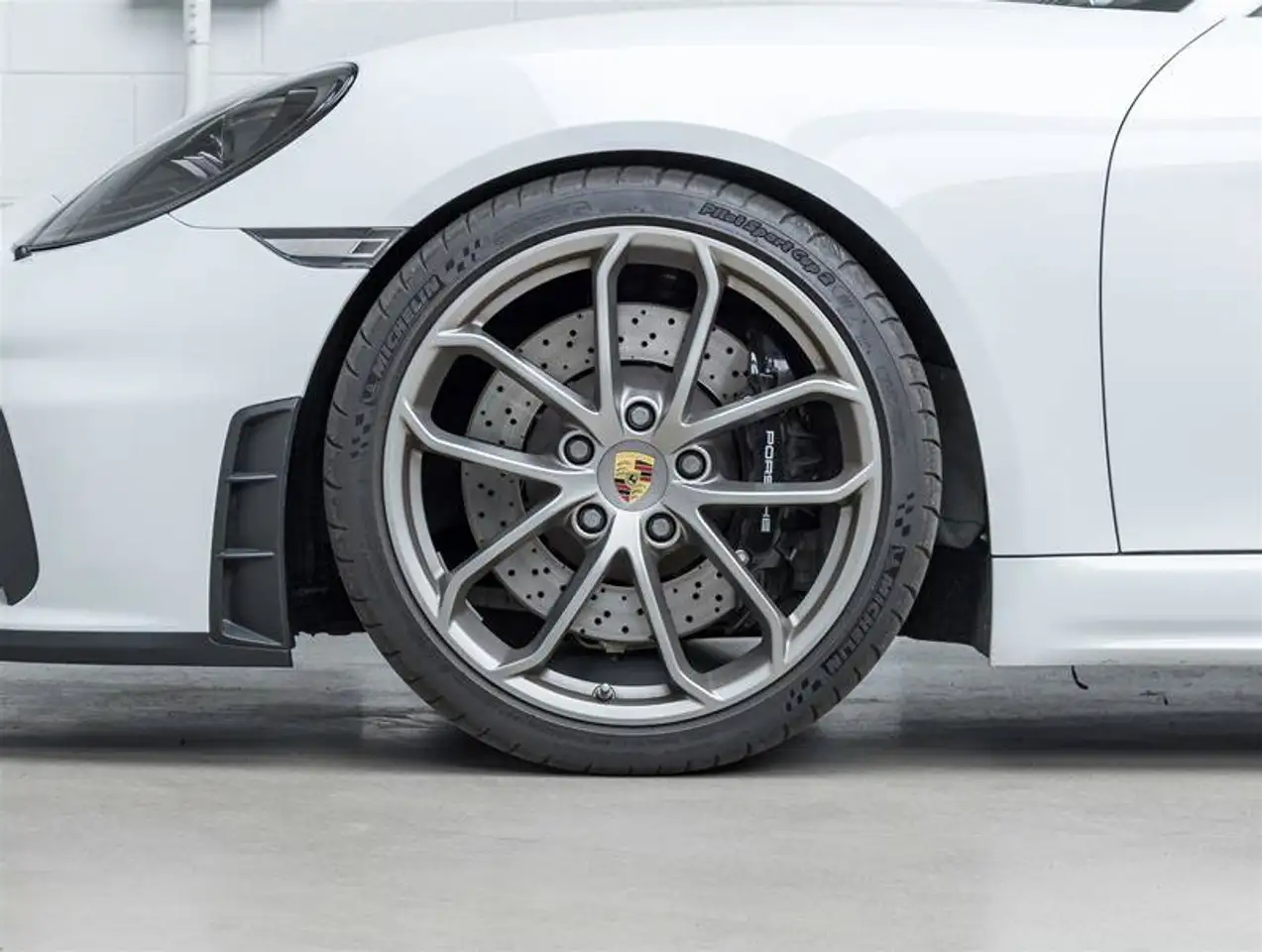 Porsche 718 Spyder - Image 10