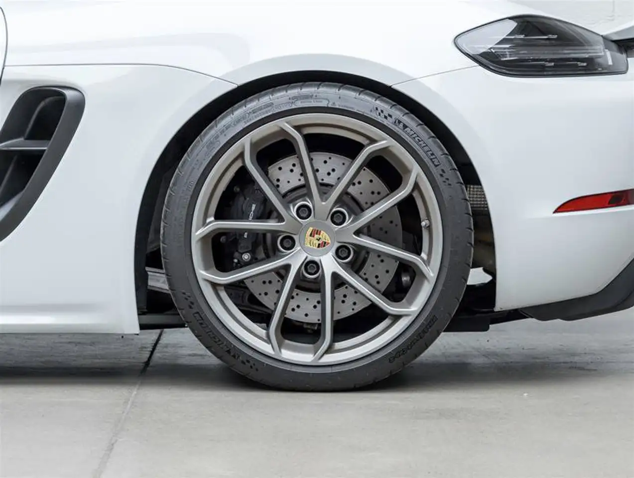 Porsche 718 Spyder - Image 13