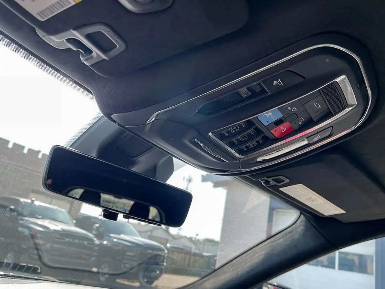 Jeep Grand Cherokee - Image 22