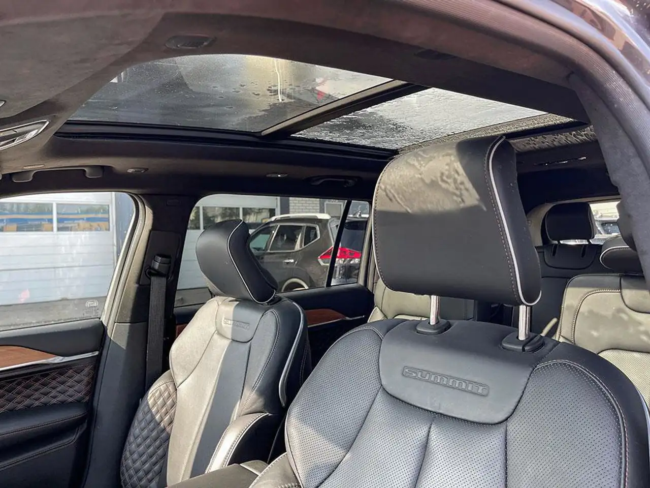 Jeep Grand Cherokee - Image 28