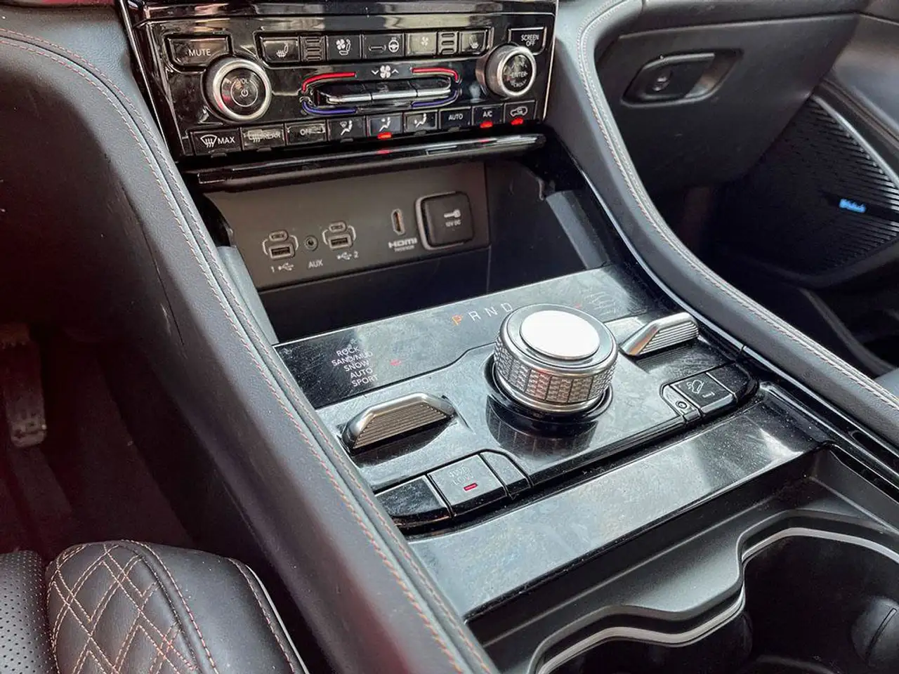 Jeep Grand Cherokee - Image 19