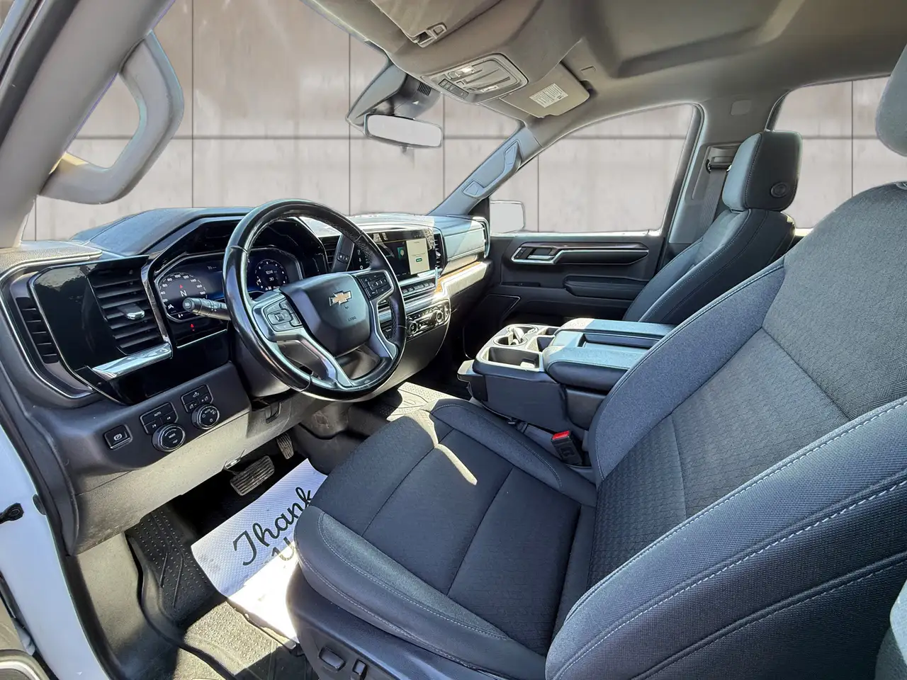 Chevrolet Silverado 1500 - Image 8