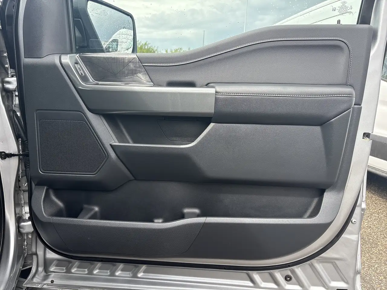 Ford F-150 - Image 31