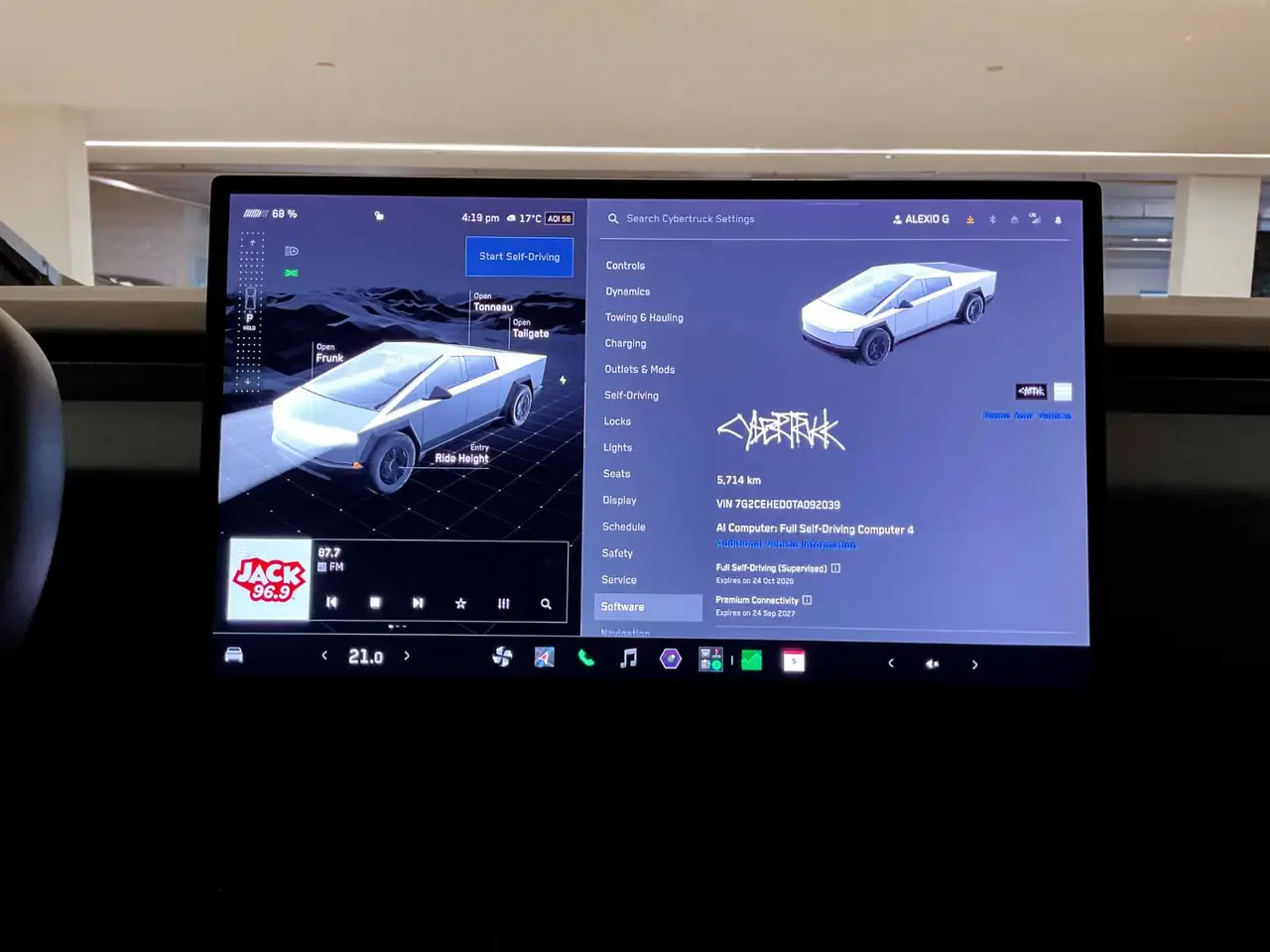 Tesla Cybertruck - Image 18