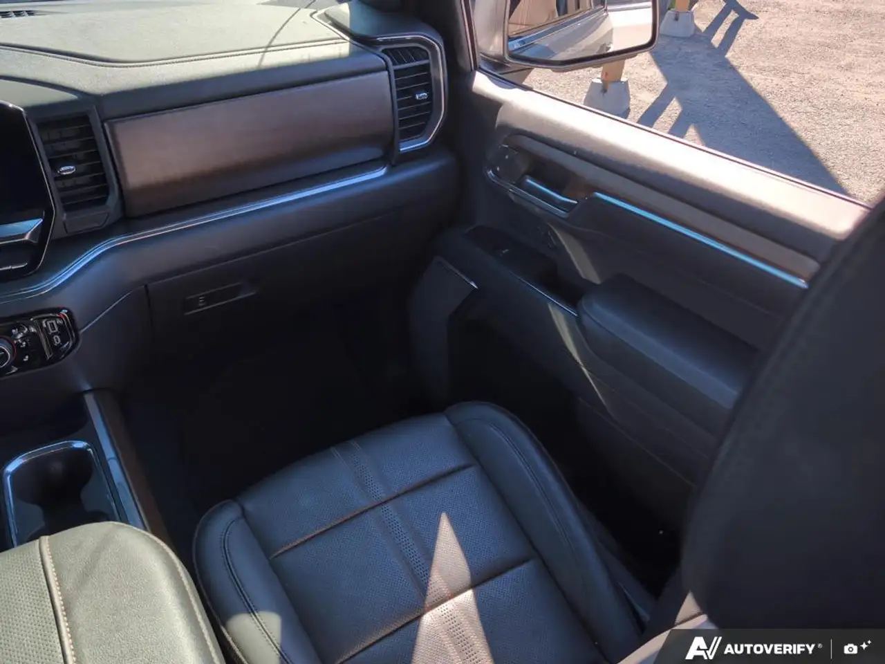 Chevrolet Silverado 1500 - Image 28