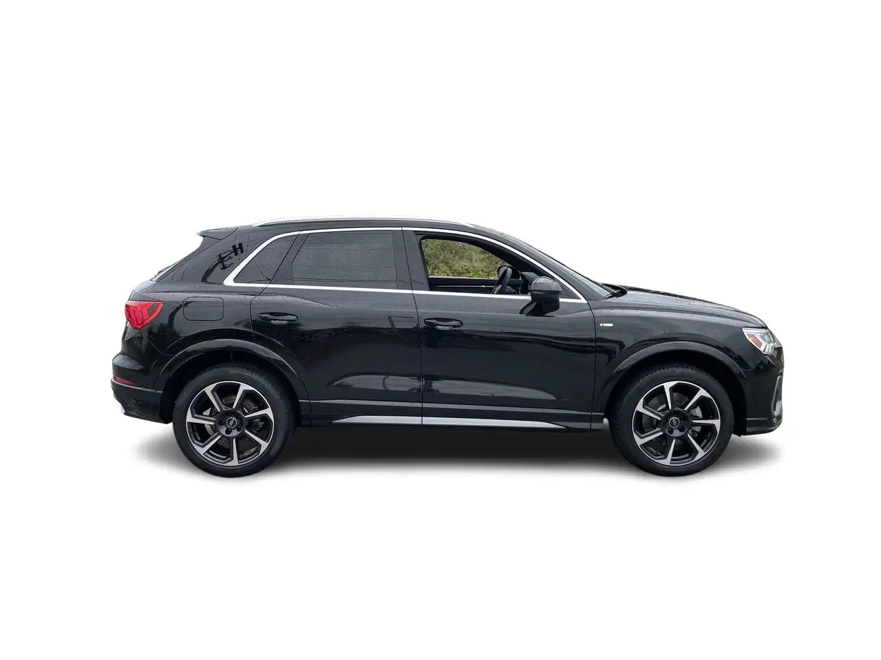 Audi Q3 - Image 16