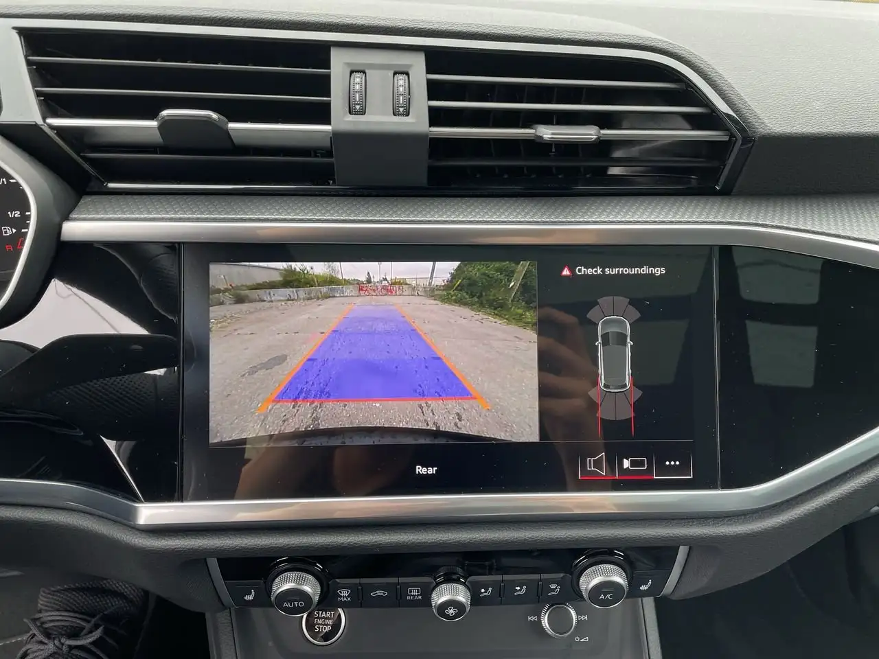 Audi Q3 - Image 31