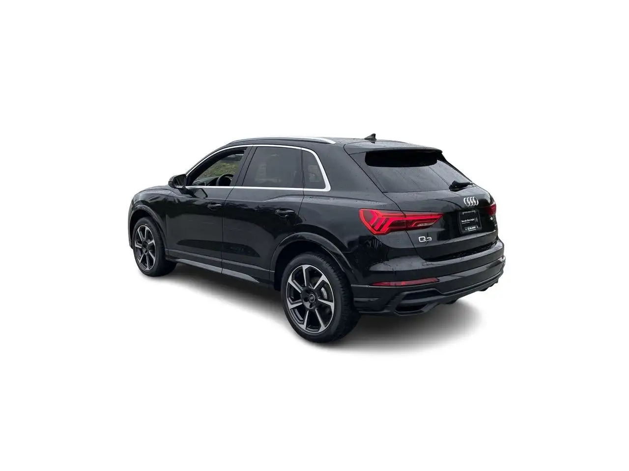 Audi Q3 - Image 10