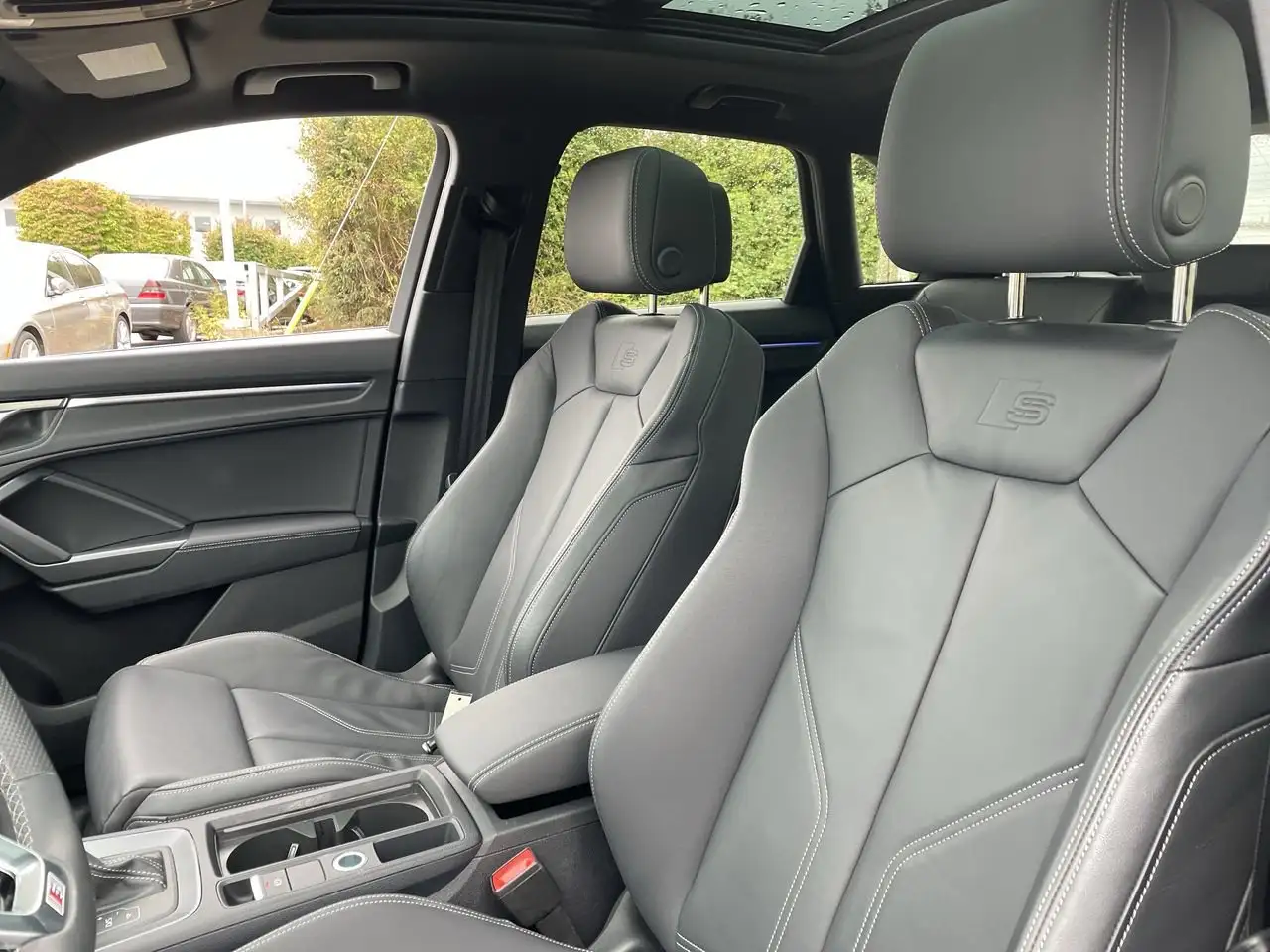 Audi Q3 - Image 25