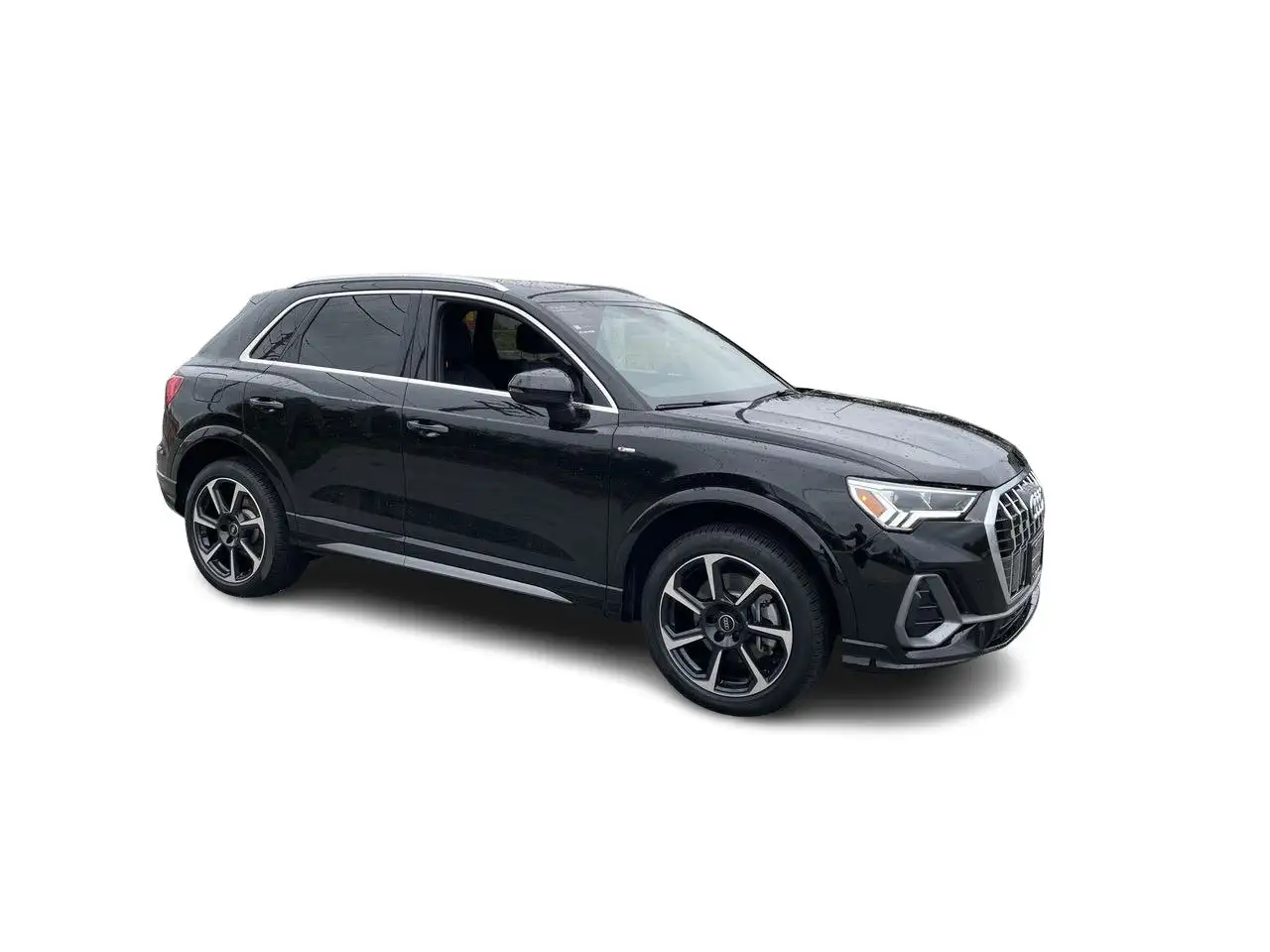 Audi Q3 - Image 17