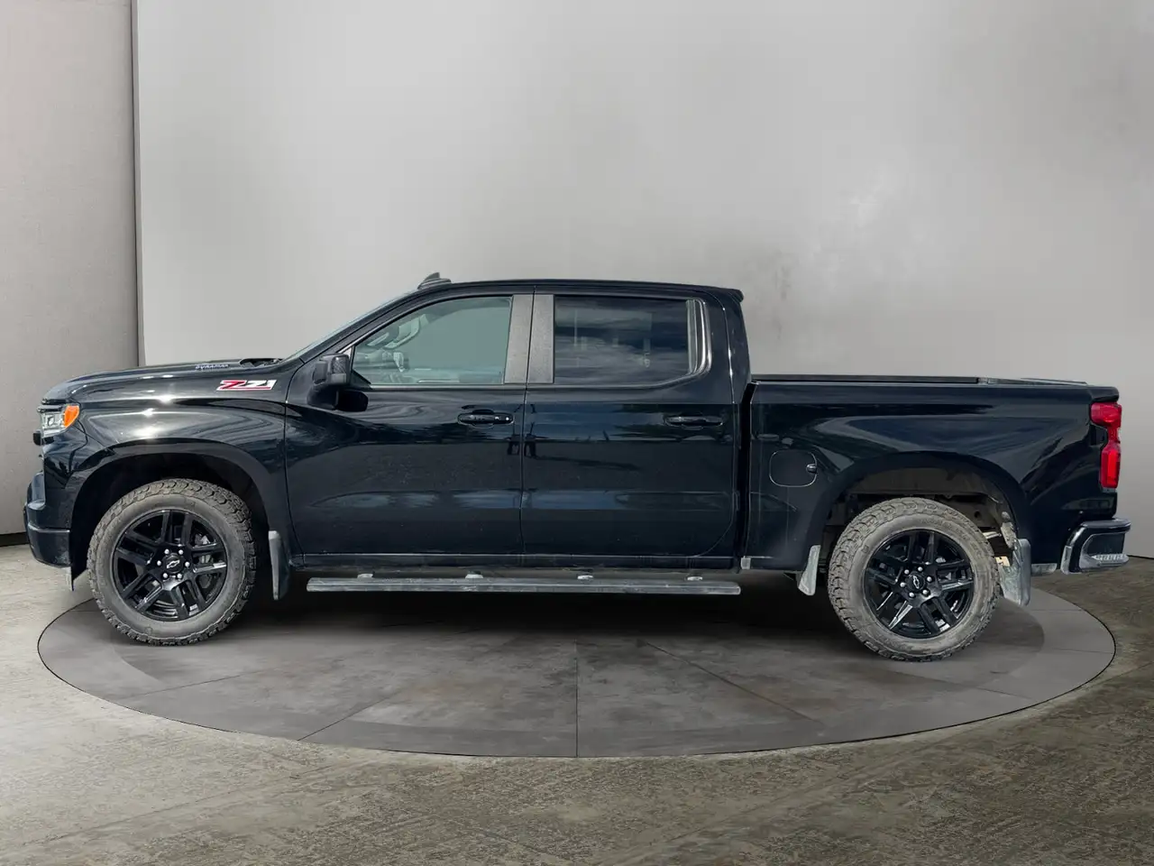 Chevrolet Silverado 1500 - Image 2
