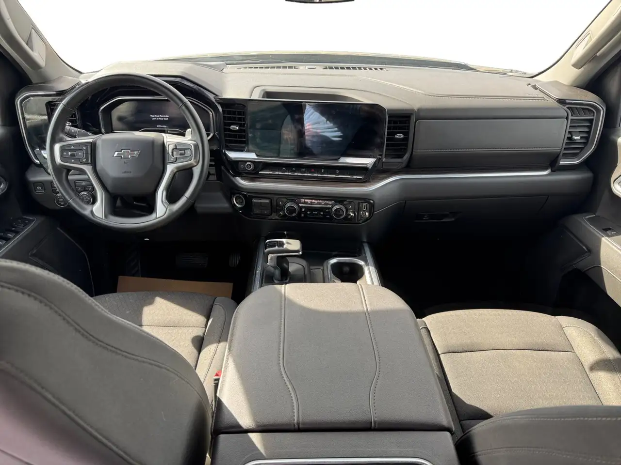 Chevrolet Silverado 1500 - Image 9