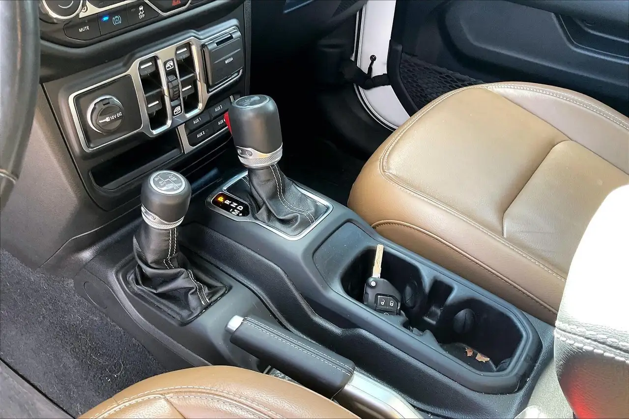 Jeep Wrangler - Image 16