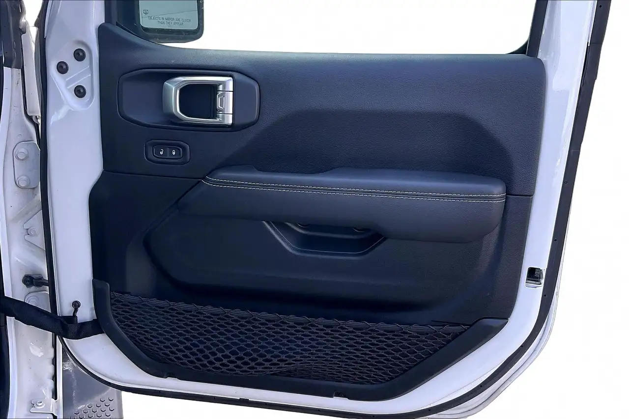 Jeep Wrangler - Image 27