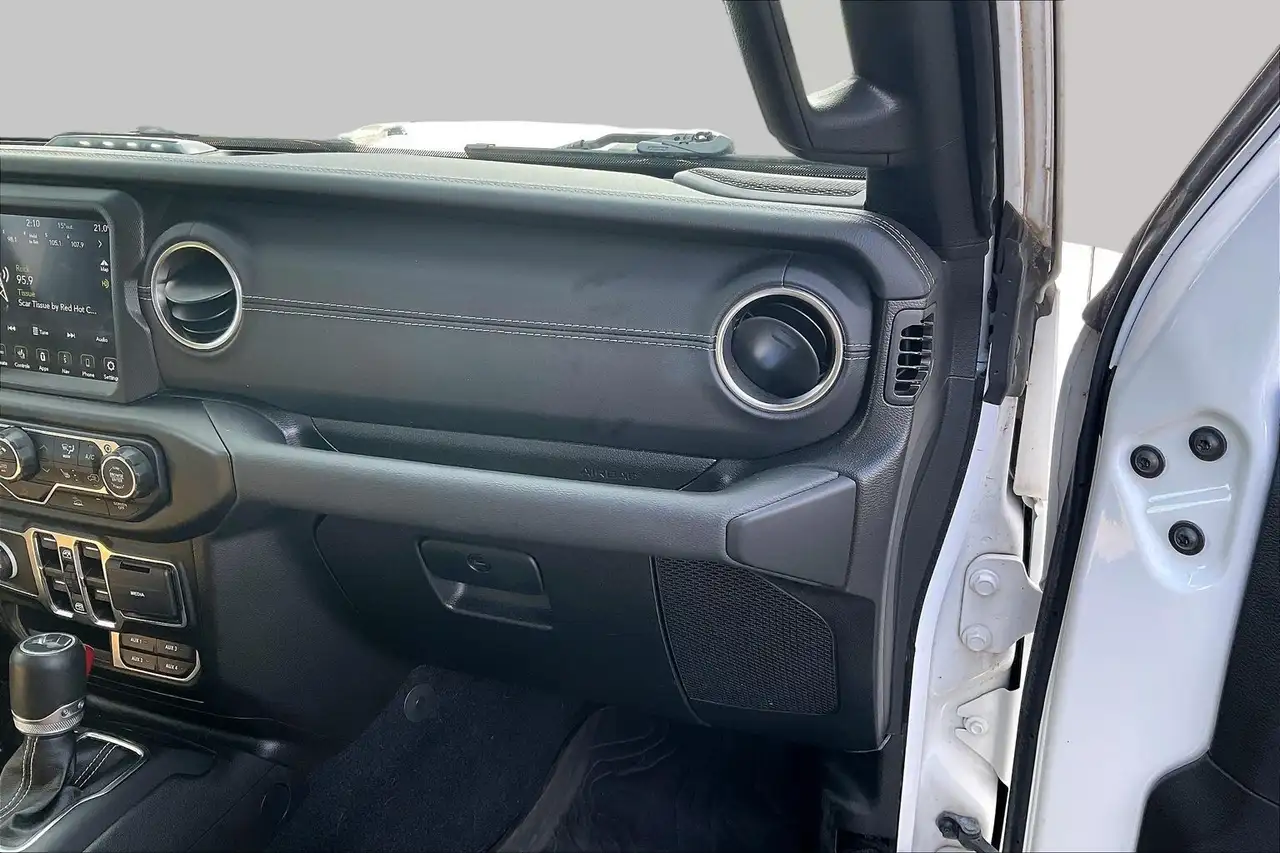 Jeep Wrangler - Image 19