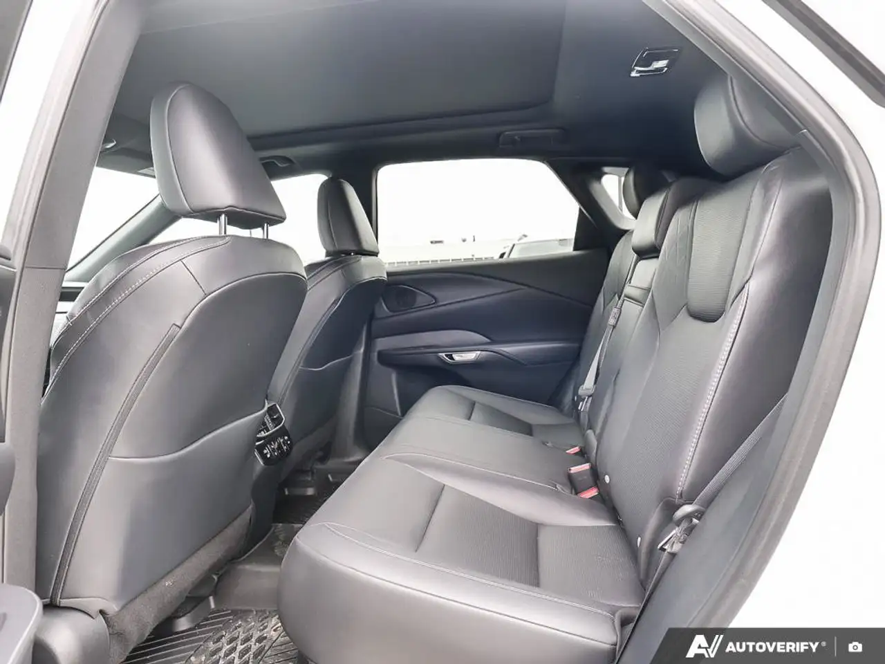 Lexus RX - Image 26