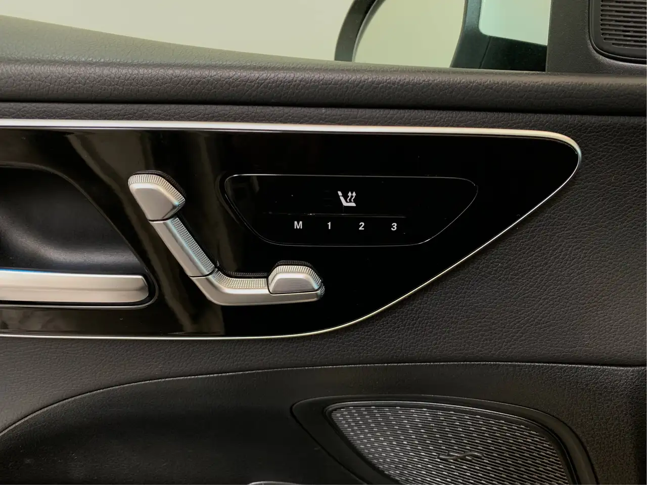Mercedes-Benz C-Class - Image 21