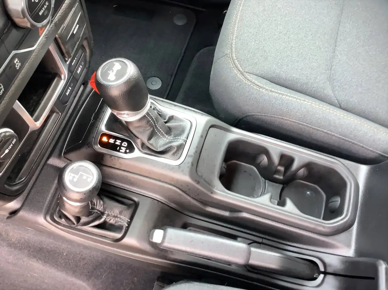Jeep Wrangler - Image 16