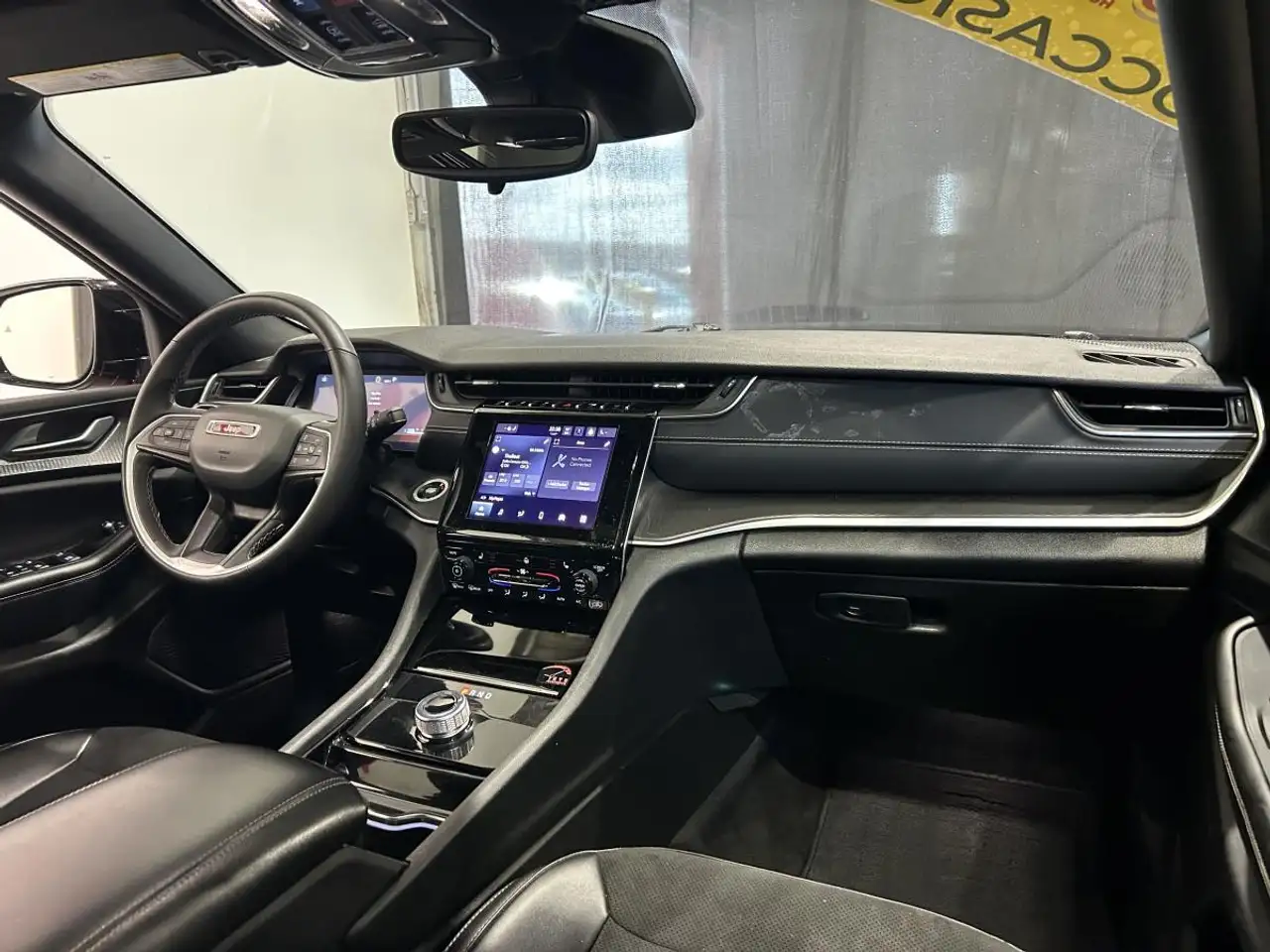 Jeep Grand Cherokee - Image 13
