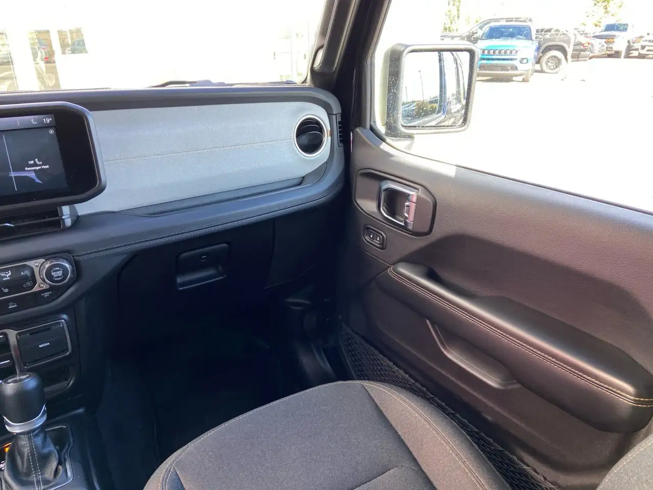 Jeep Wrangler - Image 30
