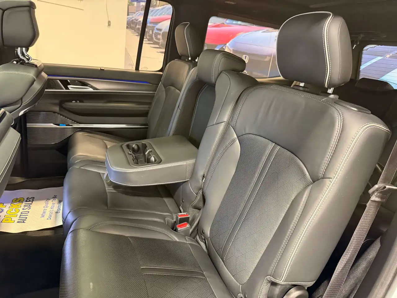 Jeep Grand Wagoneer - Image 26