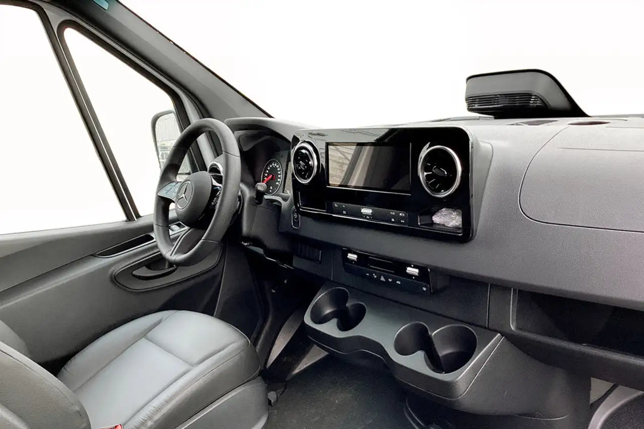 Mercedes-Benz Sprinter 2500 - Image 8