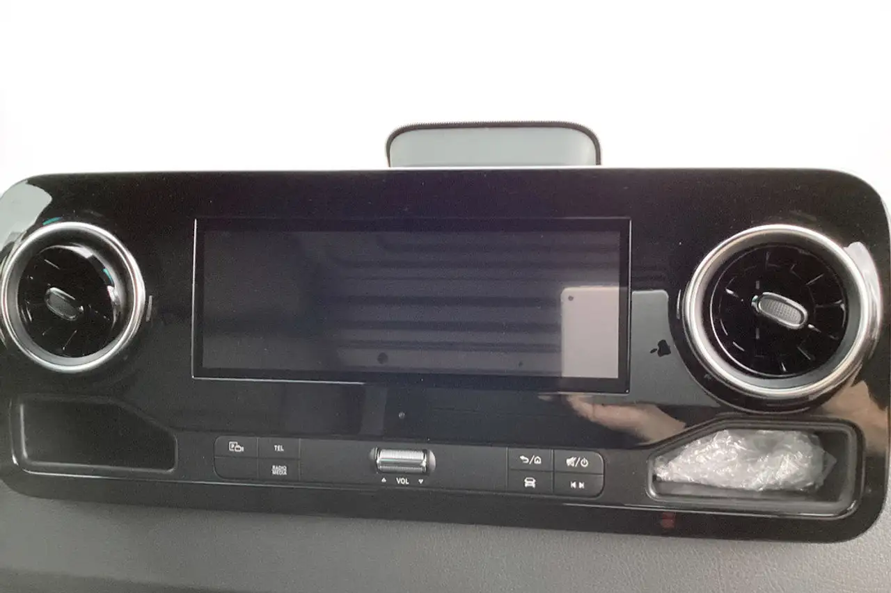 Mercedes-Benz Sprinter 2500 - Image 9