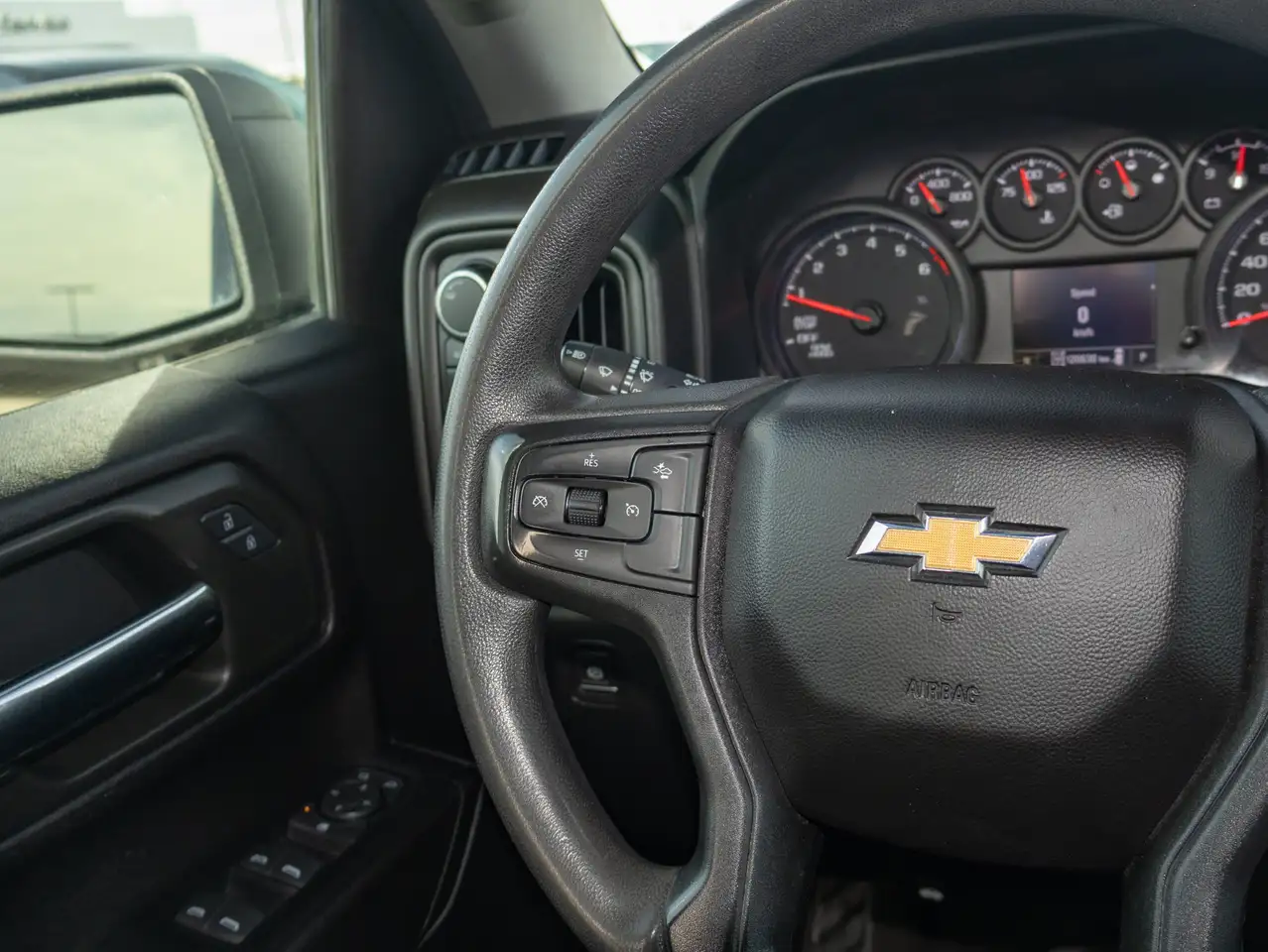Chevrolet Silverado 1500 - Image 21