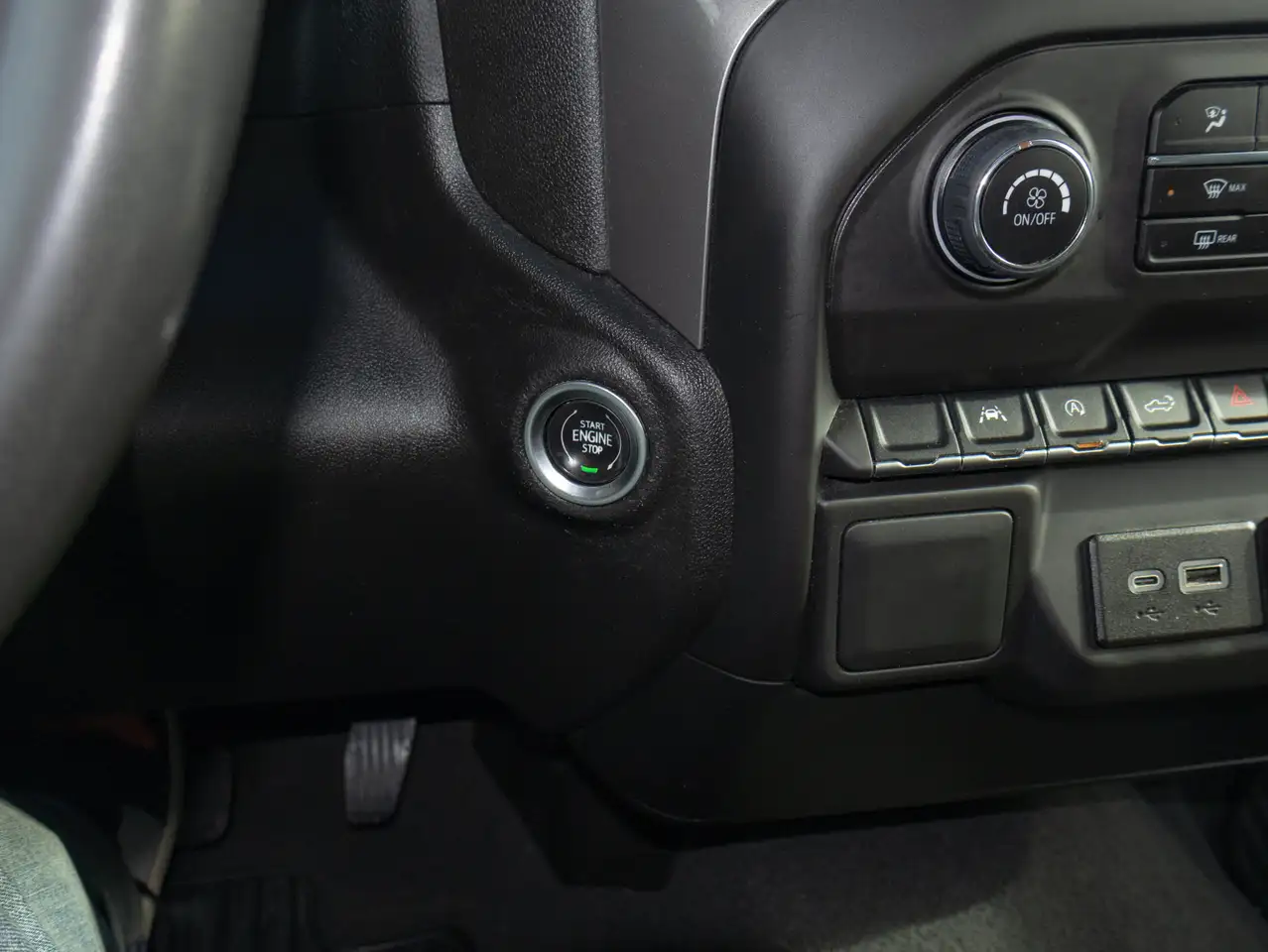 Chevrolet Silverado 1500 - Image 23