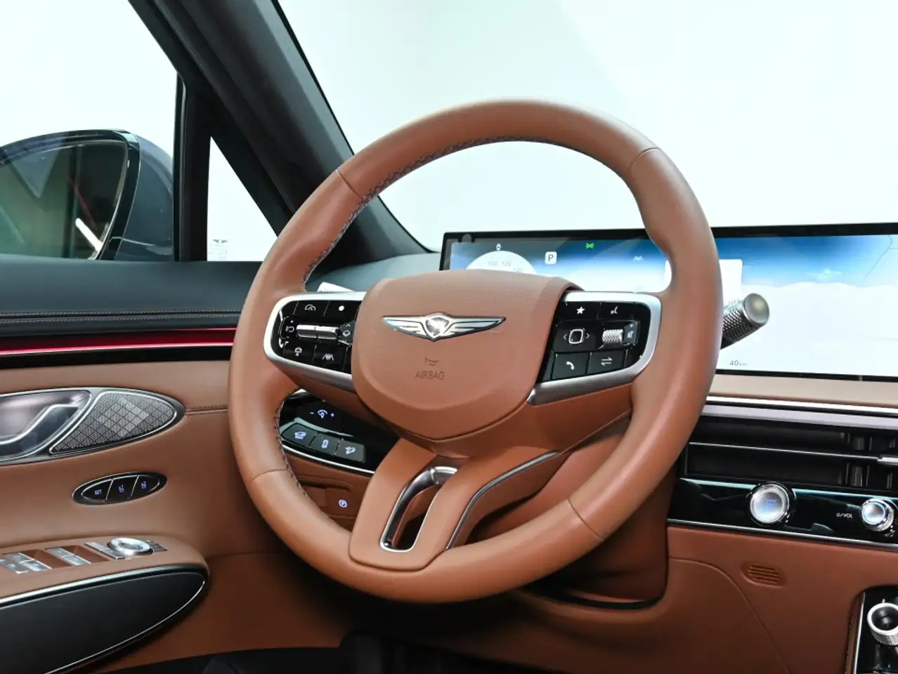 Genesis GV70 - Image 25