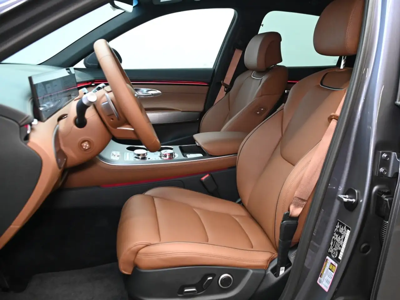 Genesis GV70 - Image 12